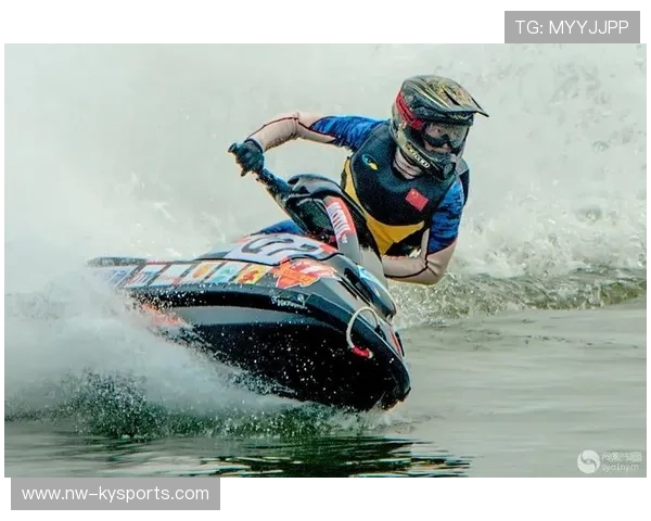 大型夜光水上摩托表演，灯火辉煌中的极速狂飙，水上摩托长啥样